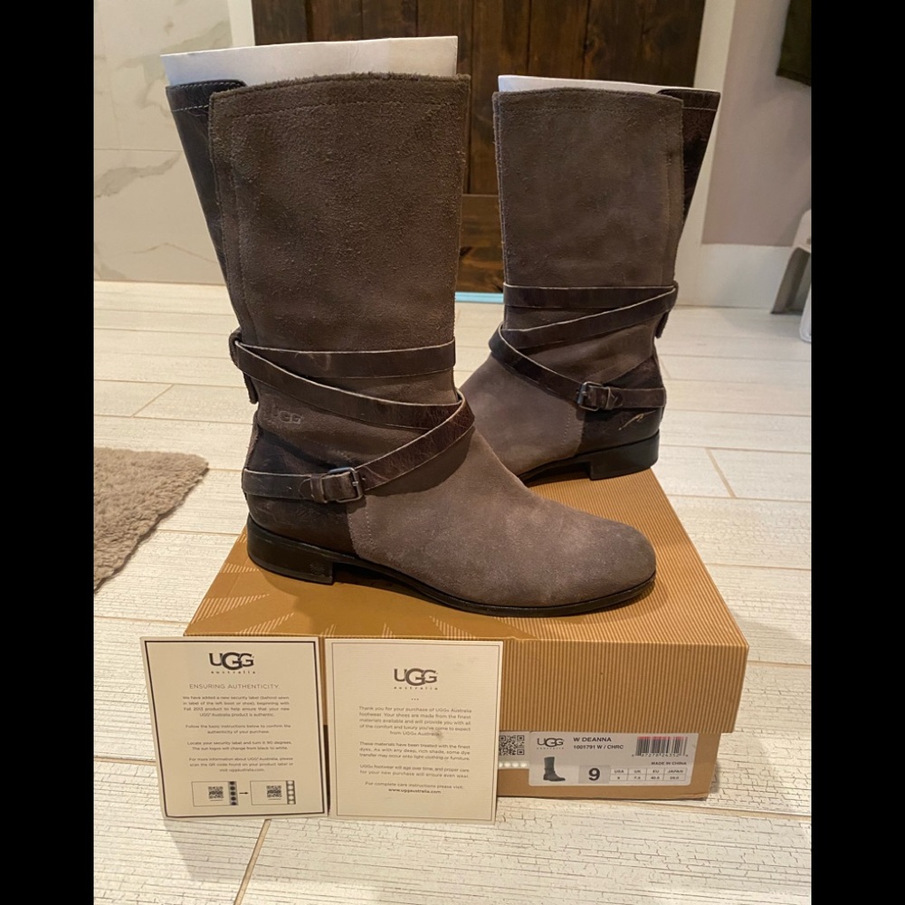 Ugg Australia Deanna Distressed Charcoal Boot - size 9M